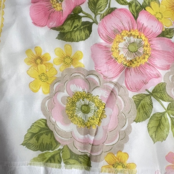 Sheer Fabric Large Flowers Floral Pink Yellow 1 1/2 Yds x 44" Lightweight - Picture 5 of 6